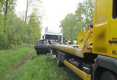 Avarija Lenkijoje: &bdquo;Volvo V70&ldquo; su dviem lietuviais palindo po sunkvežimiu