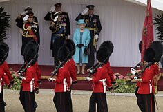 Didžiojoje Britanijoje karalienės deimantinio jubiliejaus proga vyko karinis paradas