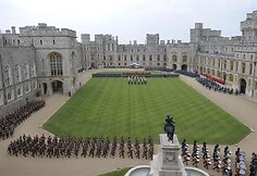 Didžiojoje Britanijoje karalienės deimantinio jubiliejaus proga vyko karinis paradas