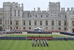 Didžiojoje Britanijoje karalienės deimantinio jubiliejaus proga vyko karinis paradas