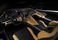&bdquo;Chevrolet Corvette&ldquo;. C8 Corvette Stingray salone &ndash; oda ir į vairuotoją sufokusuotas dizainas.