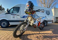 Arūnas Gelažninkas ir &bdquo;Zigmas Dakar team&ldquo; i&scaron;siuntė techniką į Dakarą