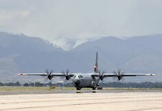 Gaisrus gesina JAV kariniai lėktuvai C-130