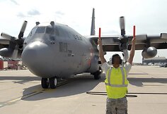 Gaisrus gesina JAV kariniai lėktuvai C-130