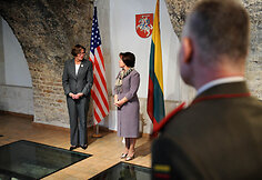 JAV ambasadorė Anne Elizabeth Derse atsisveikino su Lietuvos Krašto apsaugos ministre Rasa Juknevičiene