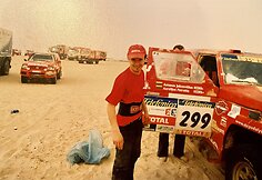 Antanas Juknevičius ir Aurelijus Petraitis 2003 m. Dakare startavo atgaivinta &bdquo;Toyota Hilux&ldquo;