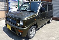 Atviri varžtai suteikė tvirto automobilio įspūdį ir palengvino kėbulo remontą. (Tokumeigakarinoaoshima, Wikimedia)