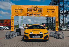 Žilvinas Pekarskas ir Giedrius Žiura nugalėjo  Press Rally 5000+ žurnalistų įskaitoje vairuodami Jaguar F-Type