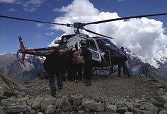 Nepale, &scaron;alia Manaslu vir&scaron;ūnės, žuvo 9 alpinistai. Kiti i&scaron;gabenti sraigtasparniu.