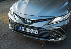 Atnaujinta &bdquo;Toyota Camry Hybrid&ldquo;