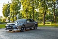 Atnaujinta &bdquo;Toyota Camry Hybrid&ldquo;