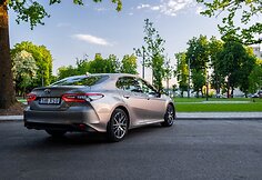 Atnaujinta &bdquo;Toyota Camry Hybrid&ldquo;