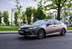 Atnaujinta &bdquo;Toyota Camry Hybrid&ldquo;