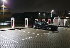 &bdquo;Tesla Supercharger&ldquo; stotelė Kaune, 100 proc. elektrinis