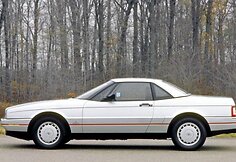 Cadillac Allant&eacute; su kietu aliumininiu stogu &ndash; jis labai praversdavo žiemą. (Gamintojo nuotrauka)