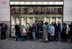 Eilės prie Sberbank Prahoje