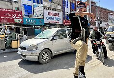 Karolio Mieliausko kelionė per Pakistaną su apsauga