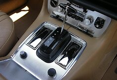 1970-ųjų Jaguar XJ6 automatinės transmisijos svirtis. (The Car Spy, Wikimedia(CC BY 2.0)