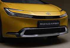 Penktos kartos &bdquo;Toyota Prius&ldquo; siūlomas ir kaip įkraunamas hibridas