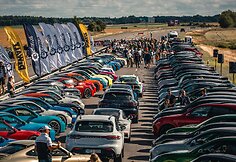 &bdquo;Porsche&ldquo; automobilių paradas, skirtas paminėti &bdquo;Porsche&ldquo; 75 metų įkūrimo sukakčiai