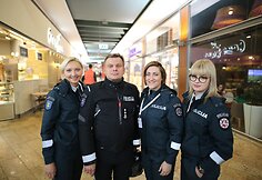 &bdquo;Moterų ralio&ldquo; dalyvės ir Vytautas Gra&scaron;ys