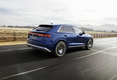 &bdquo;Audi&ldquo; pristatė atnaujintą visureigį Q8 (2023)