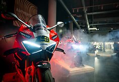 &bdquo;Ducati&ldquo; motociklai:  &bdquo;Panigale V4 Bagnaia 2022 World Champion Replica&ldquo; ir &bdquo;Panigale V4 Bautista 2022 World Champion&ldquo;