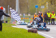 9 valandų i&scaron;tvermės varžybos kartingais Bačiūnų kartodrome
