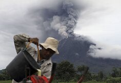 Indonezijoje išsiveržė Sinabungo ugnikalnis 2014 m. sausio 04 d.