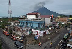 Indonezijoje išsiveržė Sinabungo ugnikalnis 2014 m. sausio 04 d.