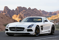 Mercedes-Benz SLS AMG buvo gaminamas po SLR ir šoninio išmetimo jau neturi. (Gamintojo nuotrauka)