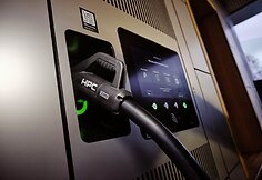 Porsche elektromobilių įkrovimo centras Hamburge