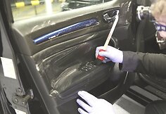 Automobilio salono plastiko valymas