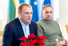 Autosporto atstovai Rokas Baciu&scaron;ka, Karolis Ramo&scaron;ka, Nerimantas Jucius, Albertas Veliamovičius Lietuvos Vyriausybėje