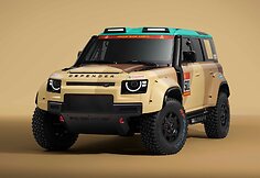 Pristatytas Roko Baciu&scaron;kos Dakaro automobilis &ndash; &bdquo;Defender Dakar D7X-R&ldquo;