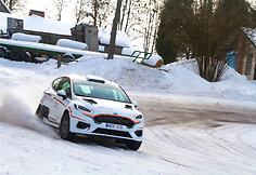 Jaunieji ralio talentai i&scaron;bandė &bdquo;Ford Fiesta Rally4&ldquo; 