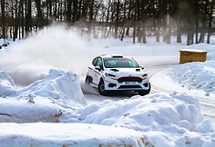 Jaunieji ralio talentai i&scaron;bandė &bdquo;Ford Fiesta Rally4&ldquo; 