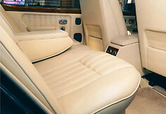 1996 metų &bdquo;Bentley Brooklands&ldquo; priklausė Giorgio Armani 