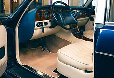 1996 metų &bdquo;Bentley Brooklands&ldquo; priklausė Giorgio Armani 
