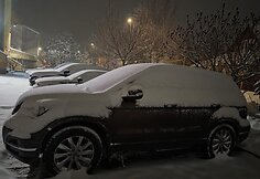 Apsnigti automobiliai Vilniuje