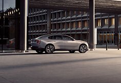 „Volvo Cars“ ir „Google“ pristato pirmąją pasaulyje dirbtinio intelekto „Gemini“ integraciją su automobilio vaizdo kameromis