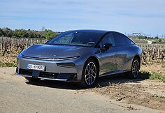 Elektromobilis XPENG P7+: testai