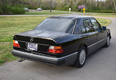 Aukcione parduodamas Mercedes 300D W124