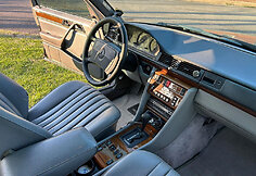 Aukcione parduodamas Mercedes 300D W124