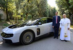 Popiežius Leonas ir Ferrari Luce