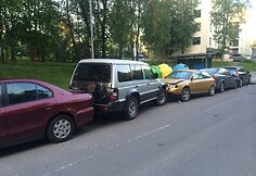 Sostinės Mokyklos gatvėje apdaužyti penki automobiliai