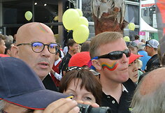 Roką Milevičių į regatą "Volvo Ocean Race" i&scaron;lydėjo minia lietuvių, tėvai ir draugė Erika 2014 m. spalio 11 d. 
