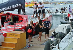Roką Milevičių į regatą "Volvo Ocean Race" i&scaron;lydėjo minia lietuvių, tėvai ir draugė Erika 2014 m. spalio 11 d. 