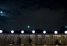 Meno projektas &bdquo;Lichtgrenze 2014&ldquo; (&bdquo;&Scaron;viesos siena 2014&ldquo;): Berlyną nu&scaron;vietė 8000 baltų &scaron;viestuvų