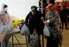 I&scaron;gelbėti įgulos palikto nelegalų laivo &bdquo;Ezadeen&ldquo; keleiviai  2015 m. sausio 03 d. 
